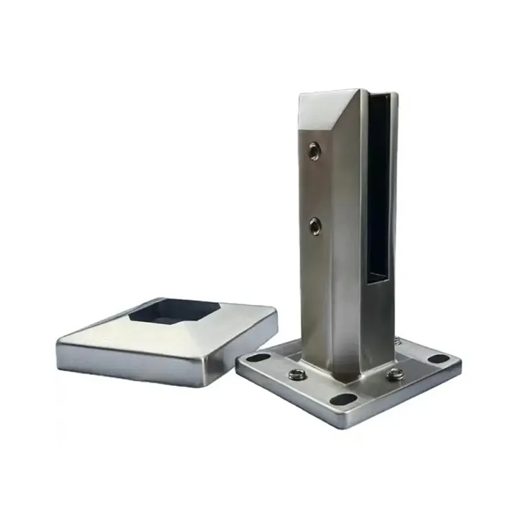 Justerbar räcke i glas